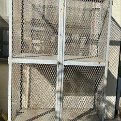Lockable wire basket