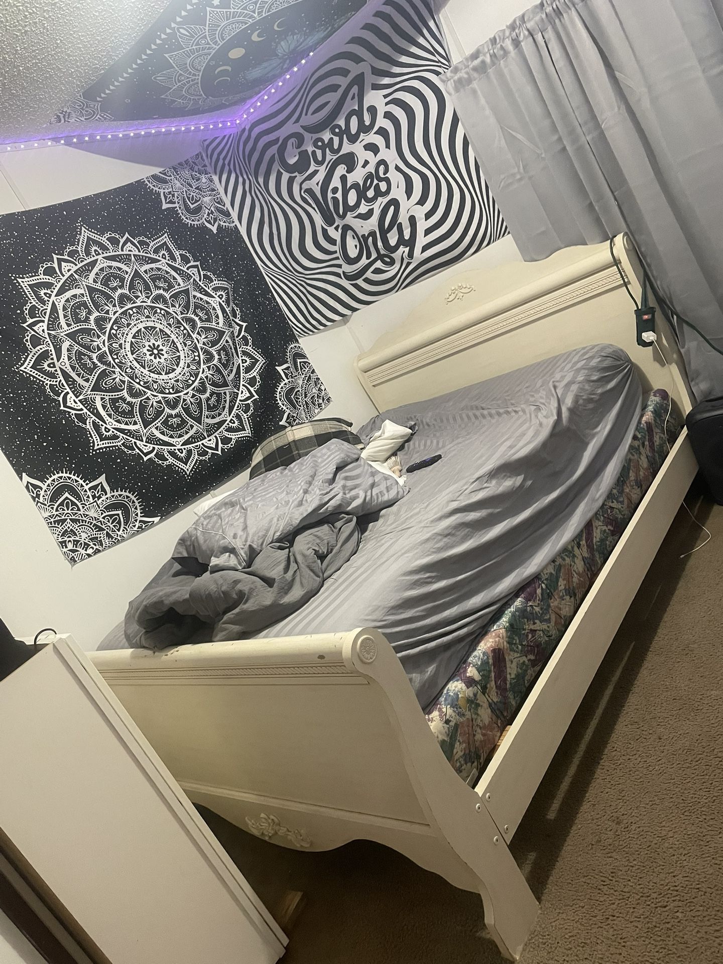 Full Size Bed Frame & Box Spring