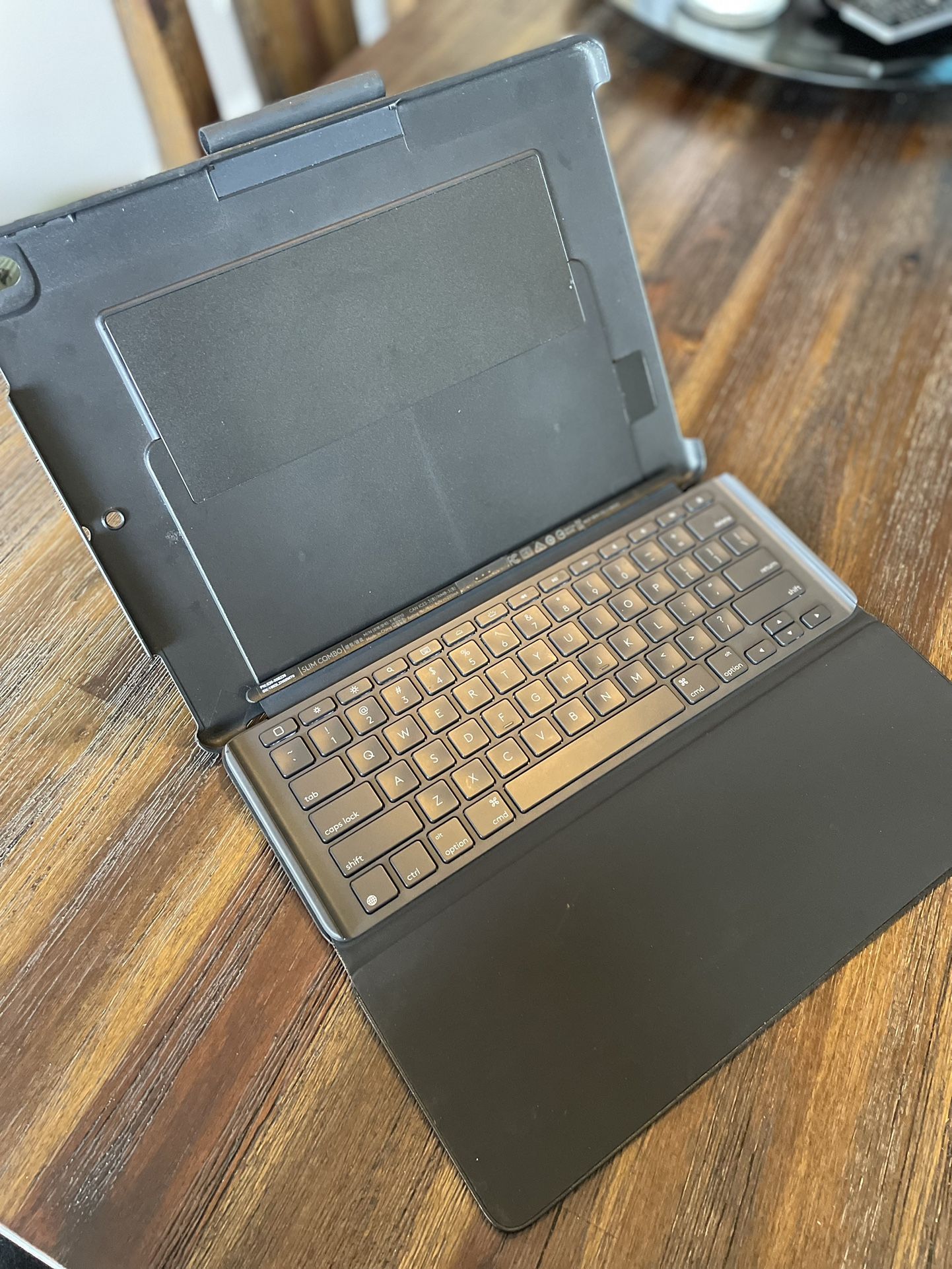 Logitech Slim Combo (case & keyboard)