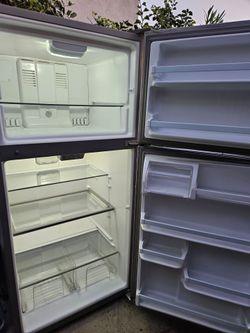 Refrigerator Works Great.   Refrigerador Funciona Muy Bien