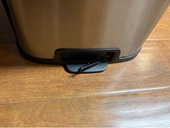 Trash can