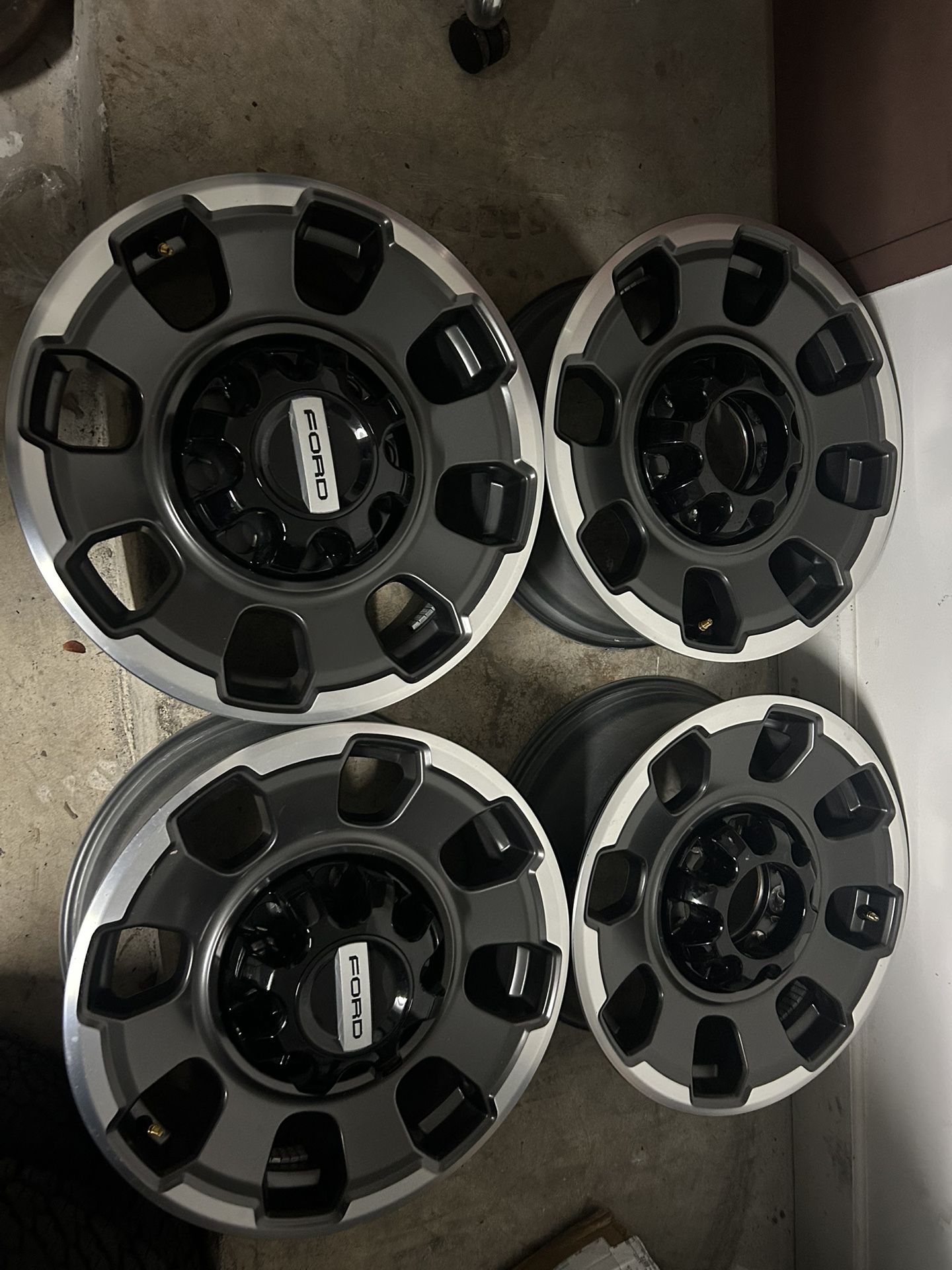 F250/F350 tremor 18” OEM factory like new mint condition