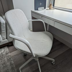 Like New Modern Sleek Office Chair -Langjfall