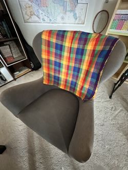 Modern Accent Armchair – Excellent Condition