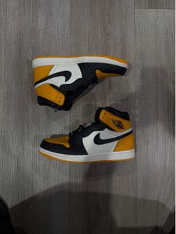 Nike Air Jordan 1 Retro High OG 'Yellow Toe'