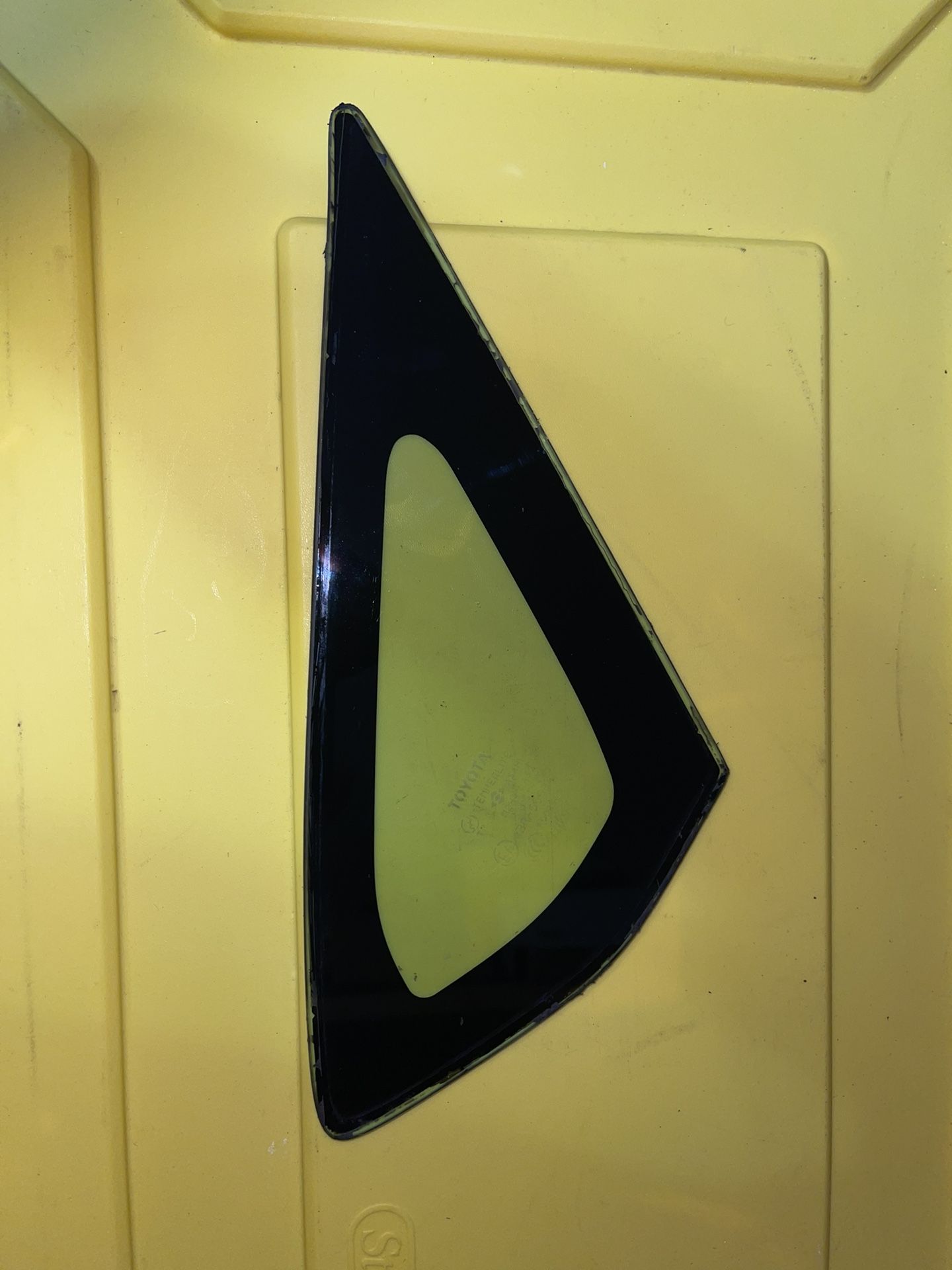 Prius Front Driver Side Quarter Window