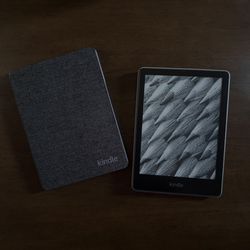 kindle paperwhite 11th gen — sage green with charcoal case