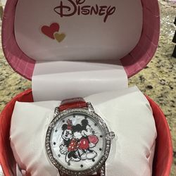 Mickey & Minnie shell facing watch in heart shaped box NEW