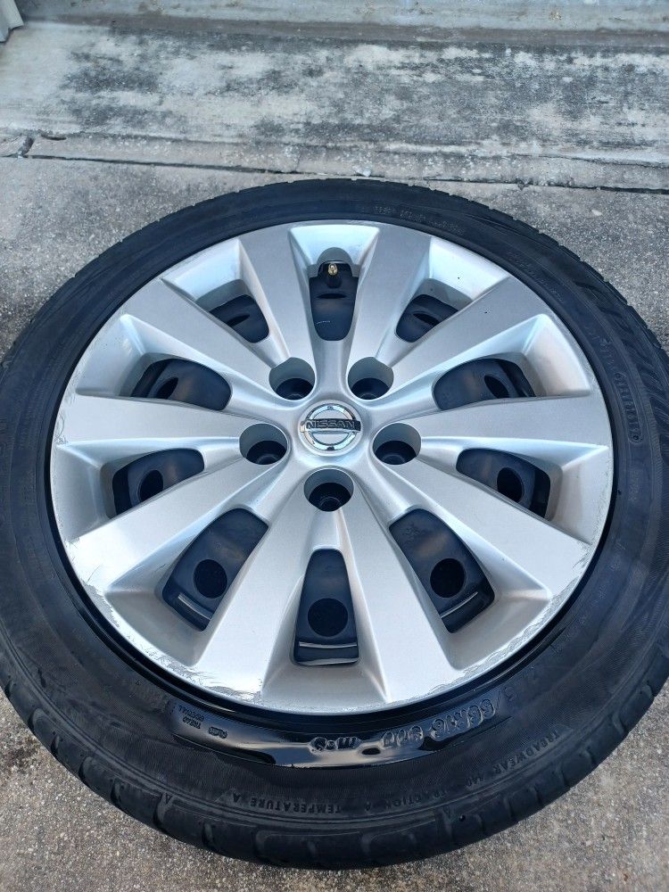 2017 Nissan Sentra Wheels And Tires 16.5 In