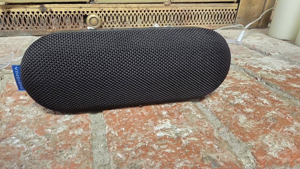 Insignia Sonic Portable Bluetooth Speaker