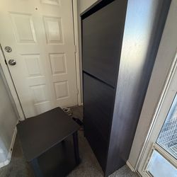 Shoe rock and small table