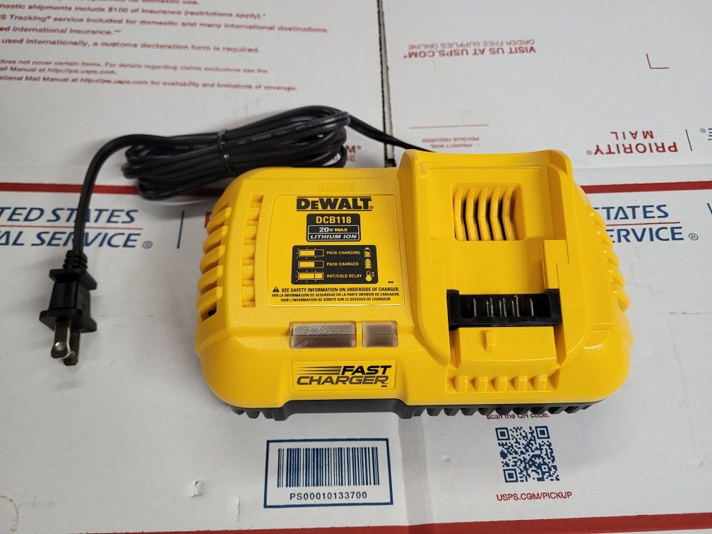 New Dewalt DCB118 Fast Charger 20v Max 60v Flexvolt 8 Amp Fan Cooled 