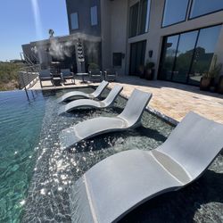 4 In-Pool Ledge Loungers