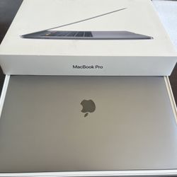 15 MacBook Pro - Intel i7 2018 1TB 16GB 