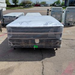 Full bed set memory foam ( brand new) // set tamaño full ( colchon nuevo)