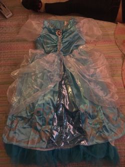 Halloween costumes size 4-6