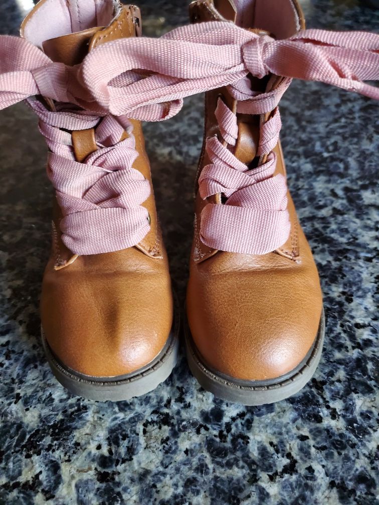 Girls boots