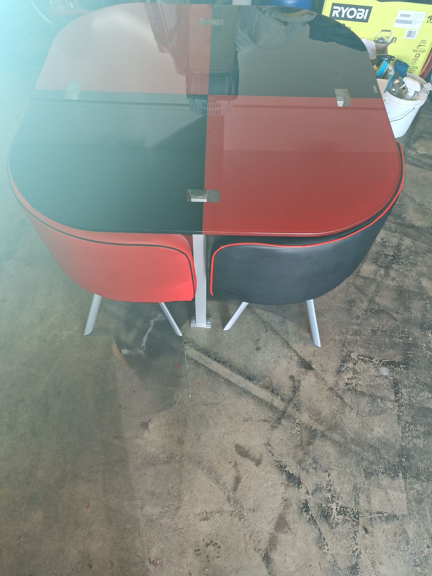 Black and red checkered table