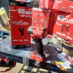 Milwaukee

M18 FUEL GEN-3 18V Lithium-Ion Brushless Cordless 1/2 in. Compact Impact Wrench with Friction Ring (Tool-Only STORE PRICE $219