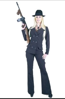 New Woman's Halloween Costume Size EXTRA LARGE Gangster Moll
Black/PINK color
$80
Price is FIRM
Message if interested