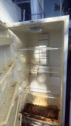 Maytag freezer upright frost free works