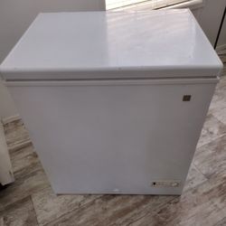 Freezer GE 5.0 Cu Ft.