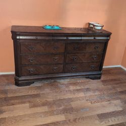 Queen Size Bedroom Set To include For/Headboard 2 Night Stands Full Dresser With  Mirror Box Springs Great shape No Mattress