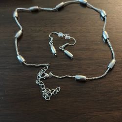 Paparazzi Chocker With Earrings