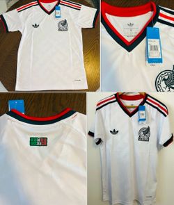 WHITE MEXICO NATIONAL TEAM MEN'S SOCCER JERSEY  $50. CASH PLEASE!!