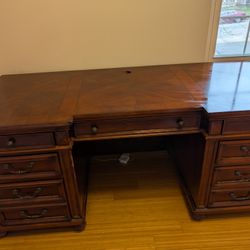 Office Desk For FREE!