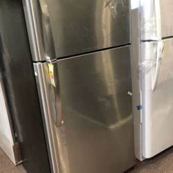 Frigidaire Top Freezer 😔 Appliance