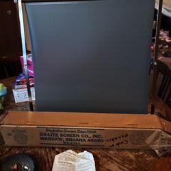 Very Rare Da-Lite "Handy" Portable Travel 3D Projection Screen
18" x 17" Table top / Hanging
