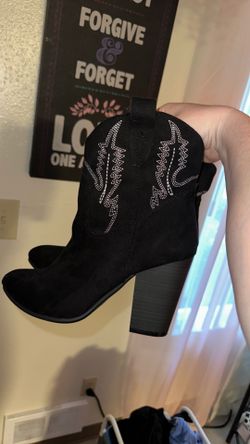 Black country booties