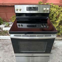 GE Stainless Steel Stove ; Glass Top 