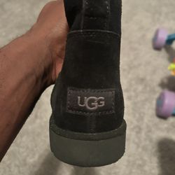 UGGs Size 8W