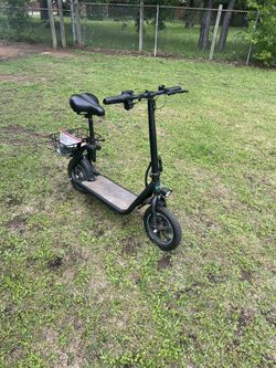 An electric scooter with a seat, typically rated at 450W, allowing it to reach top speeds of between 25 and 30 km/h.