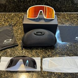 Oakley Sutro 