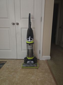 Bissell CleanView Swivel Upright Bagless Pet Vacuum Cleaner