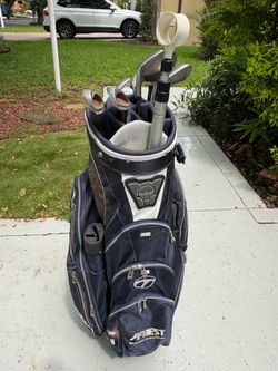 TaylorMade Golf Bag with Clubs