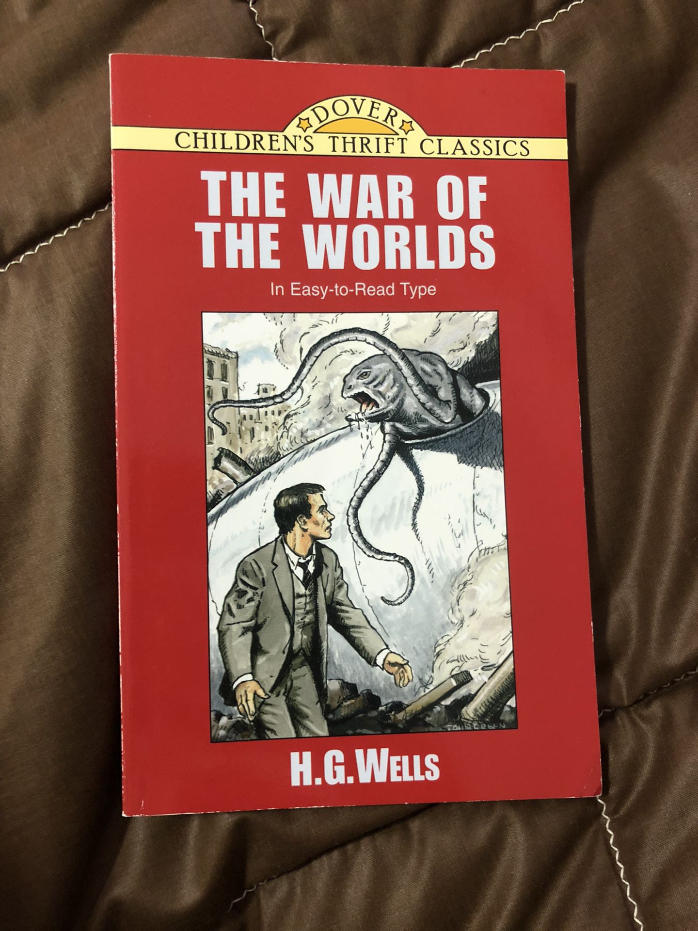 The War of the Worlds by H. G. Wells (paperback)