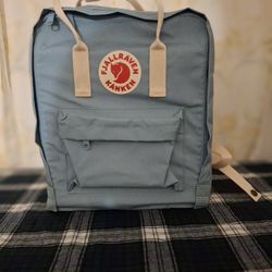 New Never Used  FJALLRAVEN KANKEN backpack 
