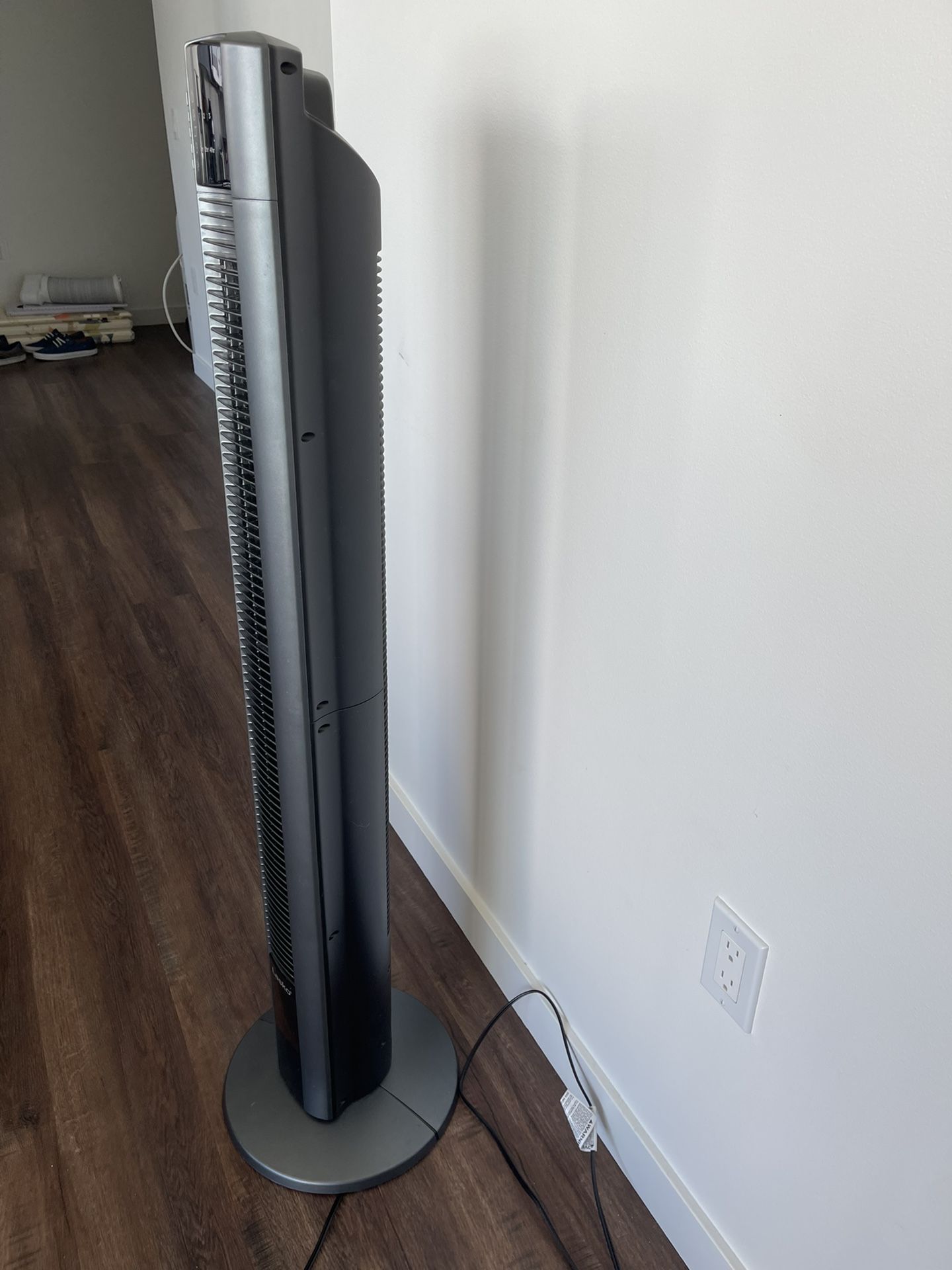 Lasko T48312 48 Inch Slim Home Office Quiet 3 Speed Oscillating Tower Fan  w/ Nighttime Setting, Remote Control, 7 Hour Timer, u0026 Auto Shut Off, Black  for Sale in Seattle, WA - OfferUp