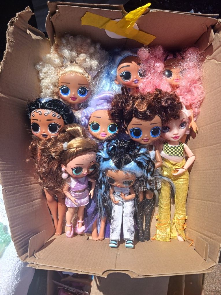 $100 OBO COLLECTION OF BRATZ DOLLS & ACCESSORIES