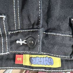 Empyre and there color is black size 30