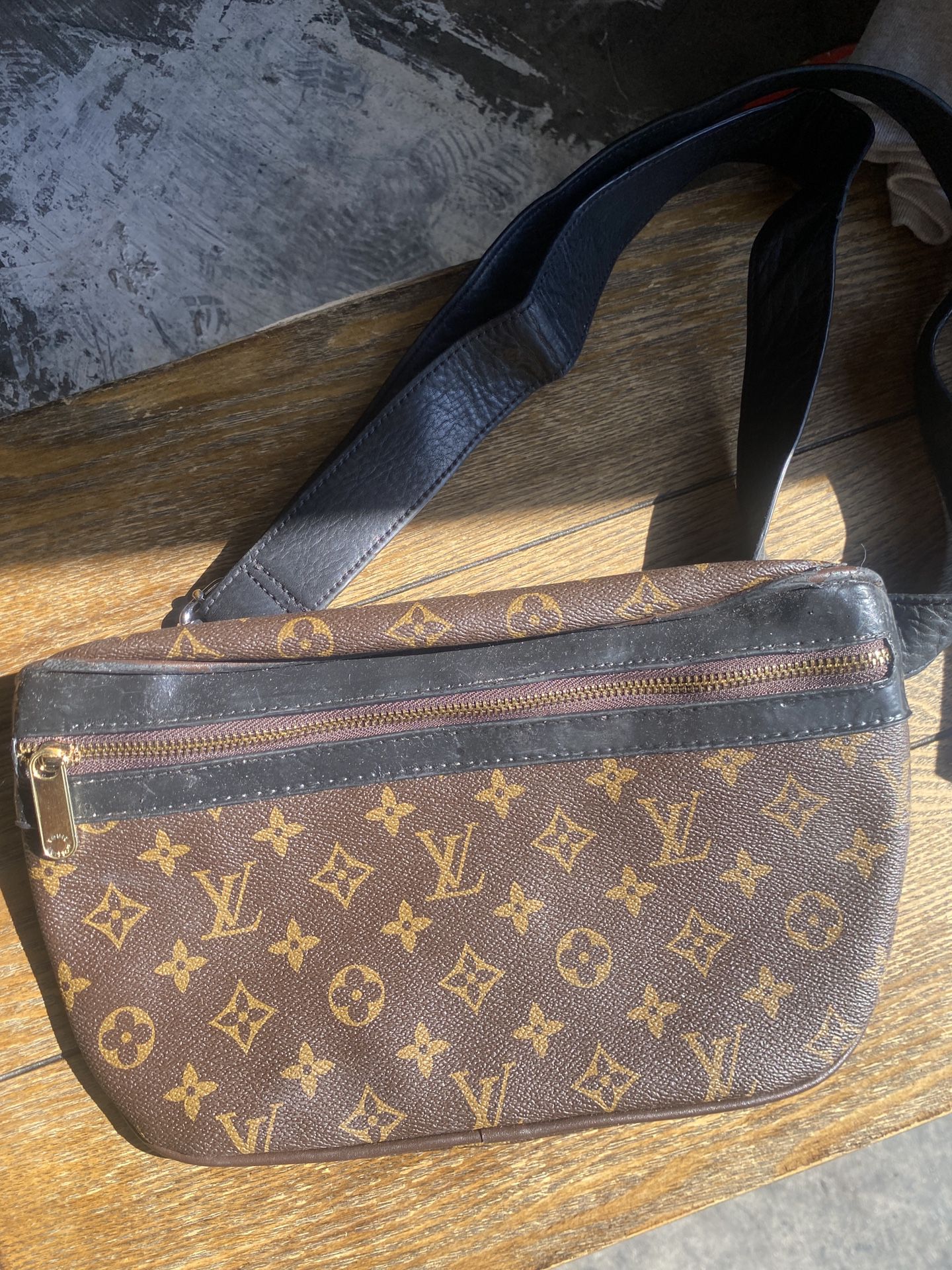 Louis Vuitton Fanny Pack for Sale in Modesto, CA - OfferUp