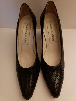 Michael abrams black textured pump 9N classic