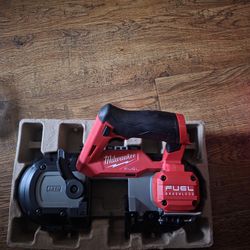 Milwaukee M12 Band Saw