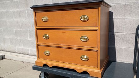 TREE DAWARE DRESSER W/ MARBLE TOP.