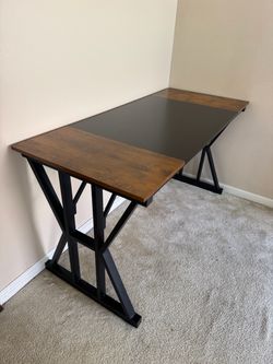 Computer desk