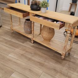 Console Table In Perfect Condition. Like New. 70x16x32